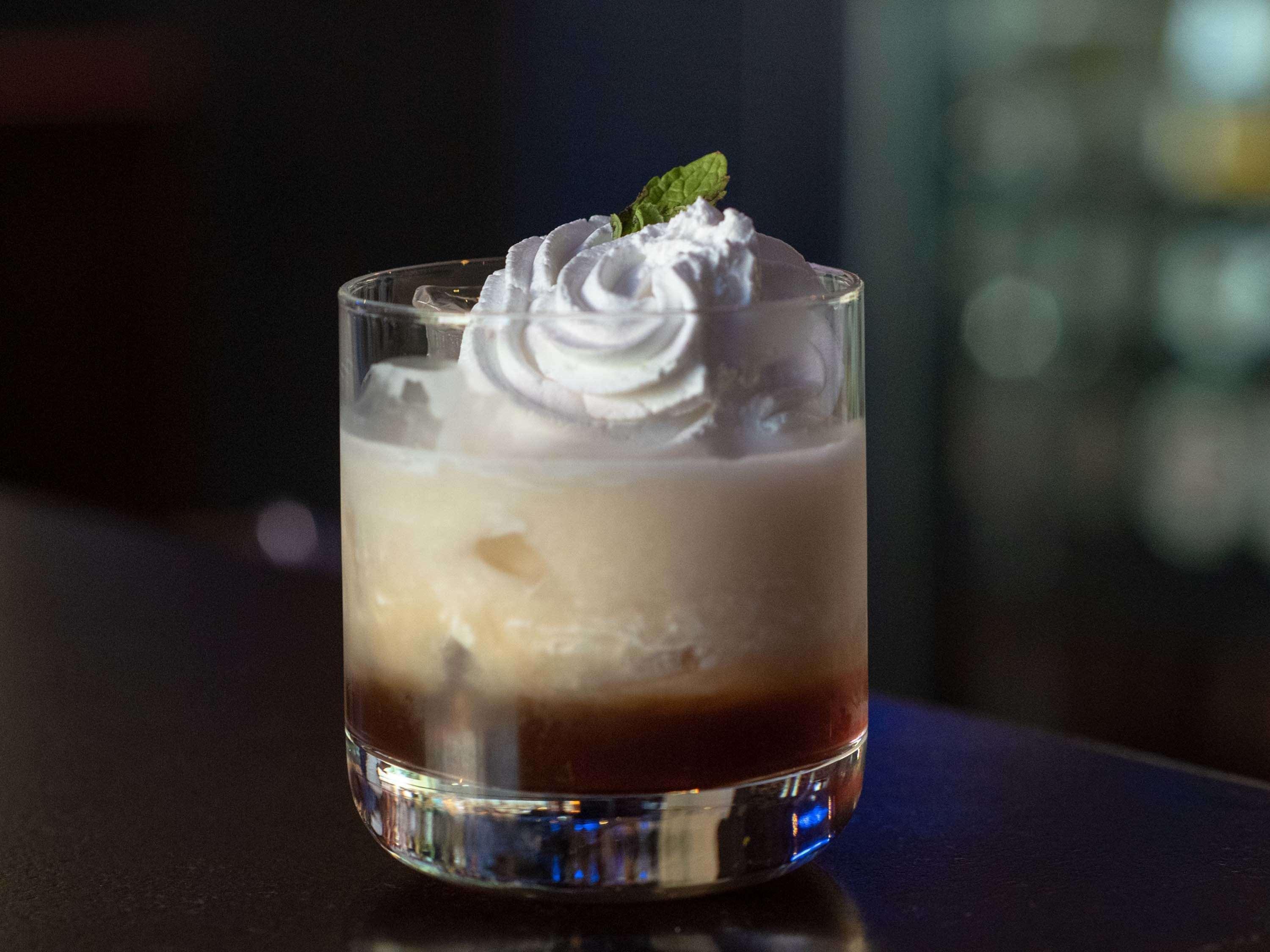 Mercure Hyderabad Kcp Banjara Hills, An Accor Hotel Exterior foto A white Russian